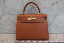 Load image into Gallery viewer, HERMES KELLY 28 Graine Couchevel leather Gold  〇X Engraving Shoulder bag 700070041
