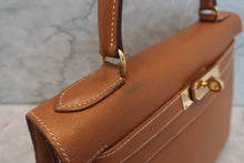 Load image into Gallery viewer, HERMES KELLY 28 Graine Couchevel leather Gold  〇X Engraving Shoulder bag 700070041