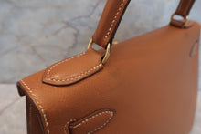 Load image into Gallery viewer, HERMES KELLY 28 Graine Couchevel leather Gold  〇X Engraving Shoulder bag 700070041