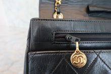 Load image into Gallery viewer, CHANEL Matelasse chain shoulder bag Lambskin Black/Gold hadware Shoulder bag 800050091