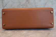 Load image into Gallery viewer, HERMES KELLY 28 Graine Couchevel leather Gold  〇X Engraving Shoulder bag 700070041