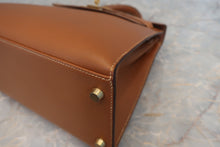Load image into Gallery viewer, HERMES KELLY 28 Graine Couchevel leather Gold  〇X Engraving Shoulder bag 700070041