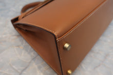 Load image into Gallery viewer, HERMES KELLY 28 Graine Couchevel leather Gold  〇X Engraving Shoulder bag 700070041