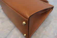Load image into Gallery viewer, HERMES KELLY 28 Graine Couchevel leather Gold  〇X Engraving Shoulder bag 700070041