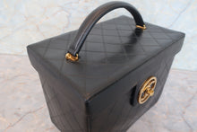 画像をギャラリービューアに読み込む, CHANEL/シャネル ビコローレバニティ ラムスキン ブラック/ゴールド金具 バニティ 700090159