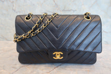 Load image into Gallery viewer, CHANEL V-Stitch chain shoulder bag Lambskin Navy/Gold hadware Shoulder bag 800030123