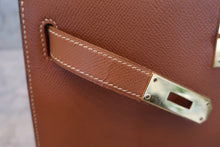 Load image into Gallery viewer, HERMES KELLY 28 Graine Couchevel leather Gold  〇X Engraving Shoulder bag 700070041