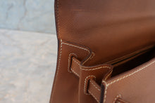 Load image into Gallery viewer, HERMES KELLY 28 Graine Couchevel leather Gold  〇X Engraving Shoulder bag 700070041