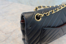 Load image into Gallery viewer, CHANEL V-Stitch chain shoulder bag Lambskin Navy/Gold hadware Shoulder bag 800030123