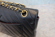 Load image into Gallery viewer, CHANEL V-Stitch chain shoulder bag Lambskin Navy/Gold hadware Shoulder bag 800030123