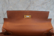 Load image into Gallery viewer, HERMES KELLY 28 Graine Couchevel leather Gold  〇X Engraving Shoulder bag 700070041