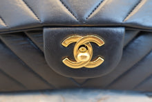 Load image into Gallery viewer, CHANEL V-Stitch chain shoulder bag Lambskin Navy/Gold hadware Shoulder bag 800030123