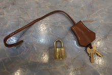 Load image into Gallery viewer, HERMES KELLY 28 Graine Couchevel leather Gold  〇X Engraving Shoulder bag 700070041