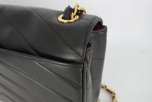 將圖片載入圖庫檢視器 CHANEL/シャネル Vステッチチェーンショルダーバッグ ラムスキン ブラック/ゴールド金具 ショルダーバッグ 800100015