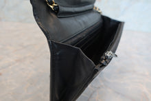 画像をギャラリービューアに読み込む, CHANEL/シャネル ココマークチェーンウォレット キャビアスキン ブラック/ゴールド金具 ショルダーバッグ 800010110