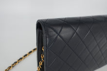 將圖片載入圖庫檢視器 CHANEL/シャネル マトラッセプッシュロックチェーンショルダーバッグ ラムスキン ネイビー/ゴールド金具 ショルダーバッグ 800090164