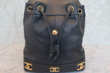 將圖片載入圖庫檢視器 CHANEL/シャネル トリプルココマークチェーンリュック キャビアスキン ブラック/ゴールド金具 リュック 800010120