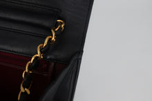 將圖片載入圖庫檢視器 CHANEL/シャネル マトラッセプッシュロックチェーンショルダーバッグ ラムスキン ネイビー/ゴールド金具 ショルダーバッグ 800090164