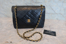 Load image into Gallery viewer, CHANEL Matelasse chain shoulder bag Lambskin Black/Gold hadware Shoulder bag 800040027
