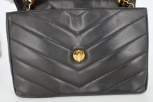 將圖片載入圖庫檢視器 CHANEL/シャネル Vステッチチェーンショルダーバッグ ラムスキン ブラック/ゴールド金具 ショルダーバッグ 800100015