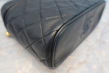 Load image into Gallery viewer, CHANEL Matelasse fringe chain shoulder bag Lambskin Black/Gold hadware Shoulder bag 700070089