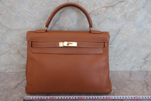 Load image into Gallery viewer, HERMES KELLY 32 Graine Couchevel leather Gold □A Engraving Shoulder bag 700050171