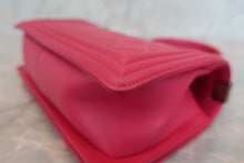 画像をギャラリービューアに読み込む, CHANEL/シャネル ボーイシャネルチェーンショルダーバッグ ラムスキン ピンク/シルバー金具 ショルダーバッグ 800010029