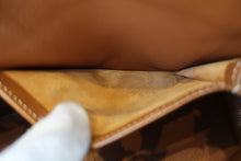 Load image into Gallery viewer, HERMES KELLY 32 Graine Couchevel leather Gold □A Engraving Shoulder bag 700050171