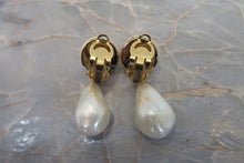 Load image into Gallery viewer, CHANEL CC mark Pearl earring Gold plate Gold Earring 700030150