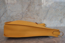 將圖片載入圖庫檢視器 HERMES/エルメス エブリン1GM クシュベル ジョーヌ □A刻印 ショルダーバッグ 700090166