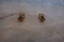 Load image into Gallery viewer, LOUIS VUITTON Flower earring Gold plate Gold Earring 300030201