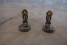 將圖片載入圖庫檢視器 CHANEL/シャネル ココマークイヤリング 銀メッキ シルバー イヤリング 300120146