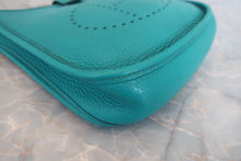 将图片加载到图库查看器,HERMES EVELYNE TPM Clemence leather Blue paon X刻印 Shoulder bag 800070048