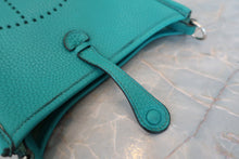 将图片加载到图库查看器,HERMES EVELYNE TPM Clemence leather Blue paon X刻印 Shoulder bag 800070048