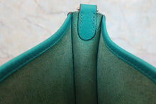 将图片加载到图库查看器,HERMES EVELYNE TPM Clemence leather Blue paon X刻印 Shoulder bag 800070048