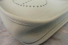 将图片加载到图库查看器,HERMES EVELYNE TPM Clemence leather Vert fizz B刻印 Shoulder bag 700040196