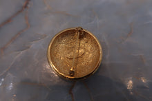 將圖片載入圖庫檢視器 CHANEL/シャネル ココマークブローチ 金メッキ ゴールド ブローチ 300040154