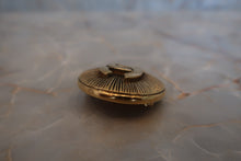 將圖片載入圖庫檢視器 CHANEL/シャネル ココマークブローチ 金メッキ ゴールド ブローチ 300040154