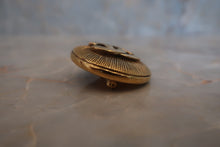 將圖片載入圖庫檢視器 CHANEL/シャネル ココマークブローチ 金メッキ ゴールド ブローチ 300040154