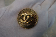 將圖片載入圖庫檢視器 CHANEL/シャネル ココマークブローチ 金メッキ ゴールド ブローチ 300040154