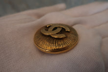 將圖片載入圖庫檢視器 CHANEL/シャネル ココマークブローチ 金メッキ ゴールド ブローチ 300040154