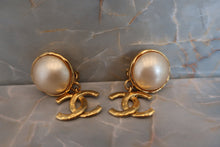 Load image into Gallery viewer, CHANEL CC mark Pearl earring Gold plate Gold Earring 600030083