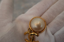 Load image into Gallery viewer, CHANEL CC mark Pearl earring Gold plate Gold Earring 600030083