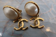 Load image into Gallery viewer, CHANEL CC mark Pearl earring Gold plate Gold Earring 600030083
