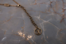 Load image into Gallery viewer, LOUIS VUITTON Esential V Gold plate Gold Necklace 300020044
