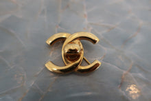 Load image into Gallery viewer, CHANEL Turnlock brooch Gold plate Gold Brooch 600030085