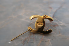 Load image into Gallery viewer, CHANEL Turnlock brooch Gold plate Gold Brooch 600030085