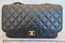 Load image into Gallery viewer, CHANEL Medium Matelasse single flap chain shoulder bag Caviar skin Black/Gold hadware Shoulder bag 700080100