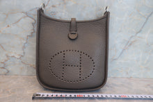 将图片加载到图库查看器,HERMES EVELYNE TPM Clemence leather Etain Y刻印 Shoulder bag 700120080