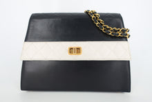 将图片加载到图库查看器,CHANEL/香奈儿 2.55 拼色 链条包 羊皮 Navy/White/Gold hardware(藏蓝色/白色/金色金属) 肩背包 800090230
